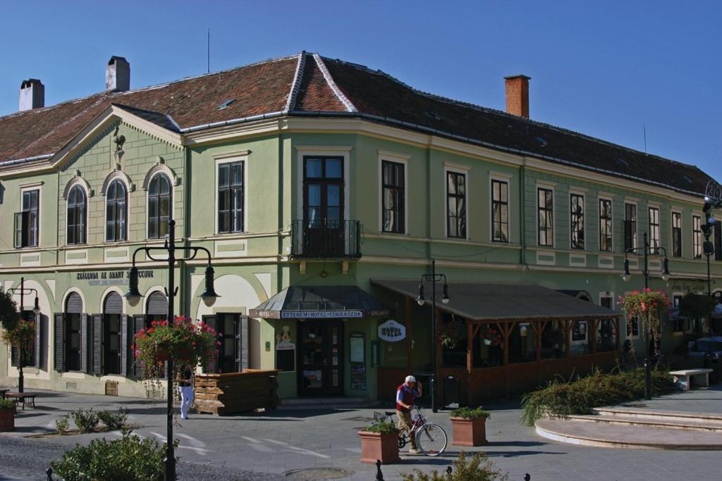 Arany Strucc Hotel Кесег Екстер'єр фото